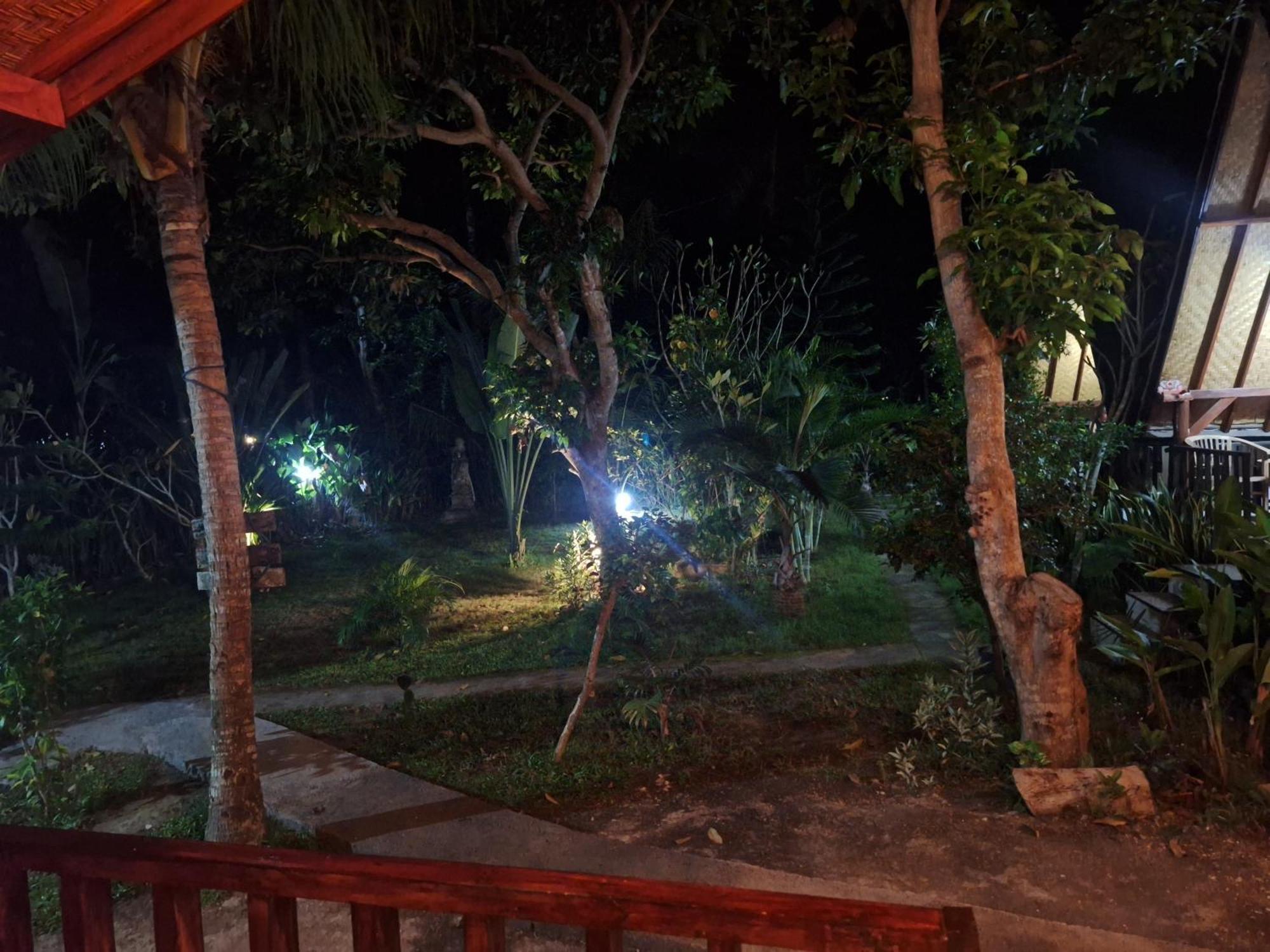 Jingga Home Penida Toyapakeh Rum bild